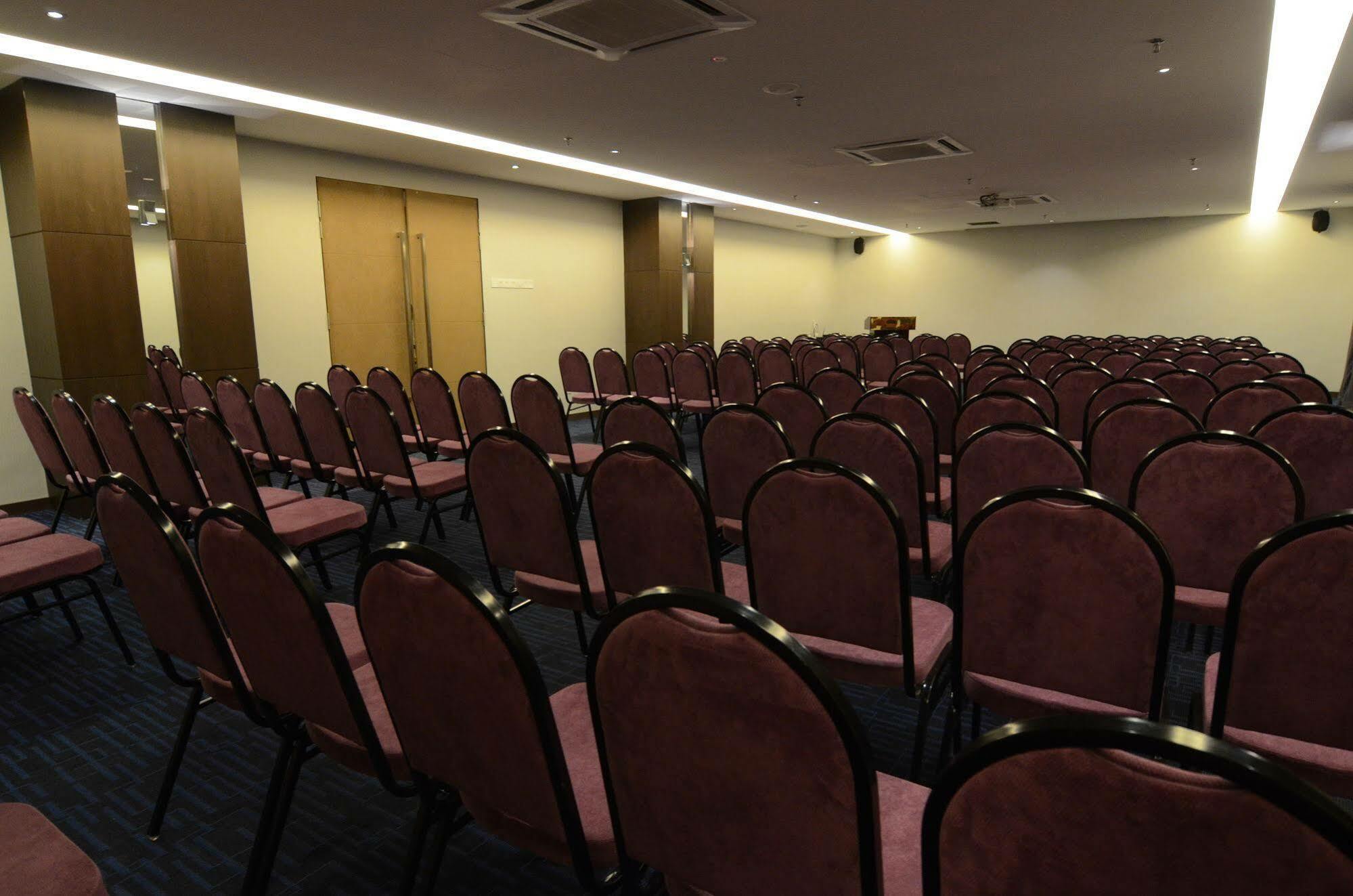 The Leverage Business Hotel Johor Bahru Exterior photo